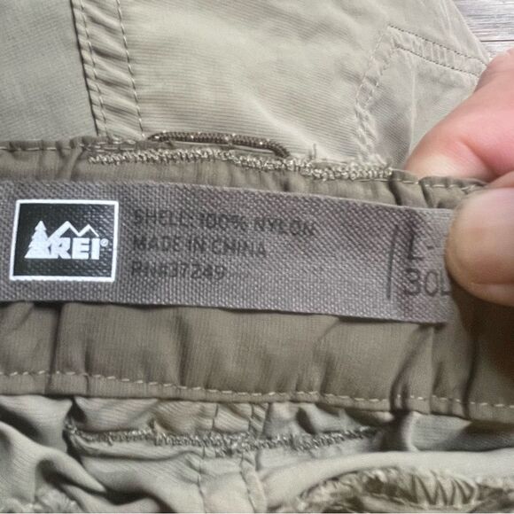 REI Army Green Khaki All Terrain Weatherproof Utility Pants in Size Large x 30L - Picture 2 of 5